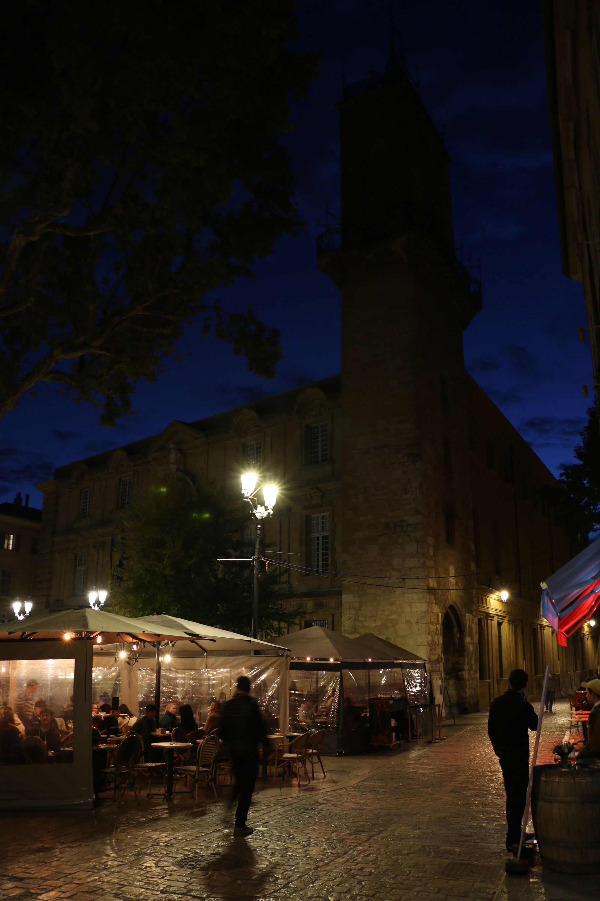 Aix de noite