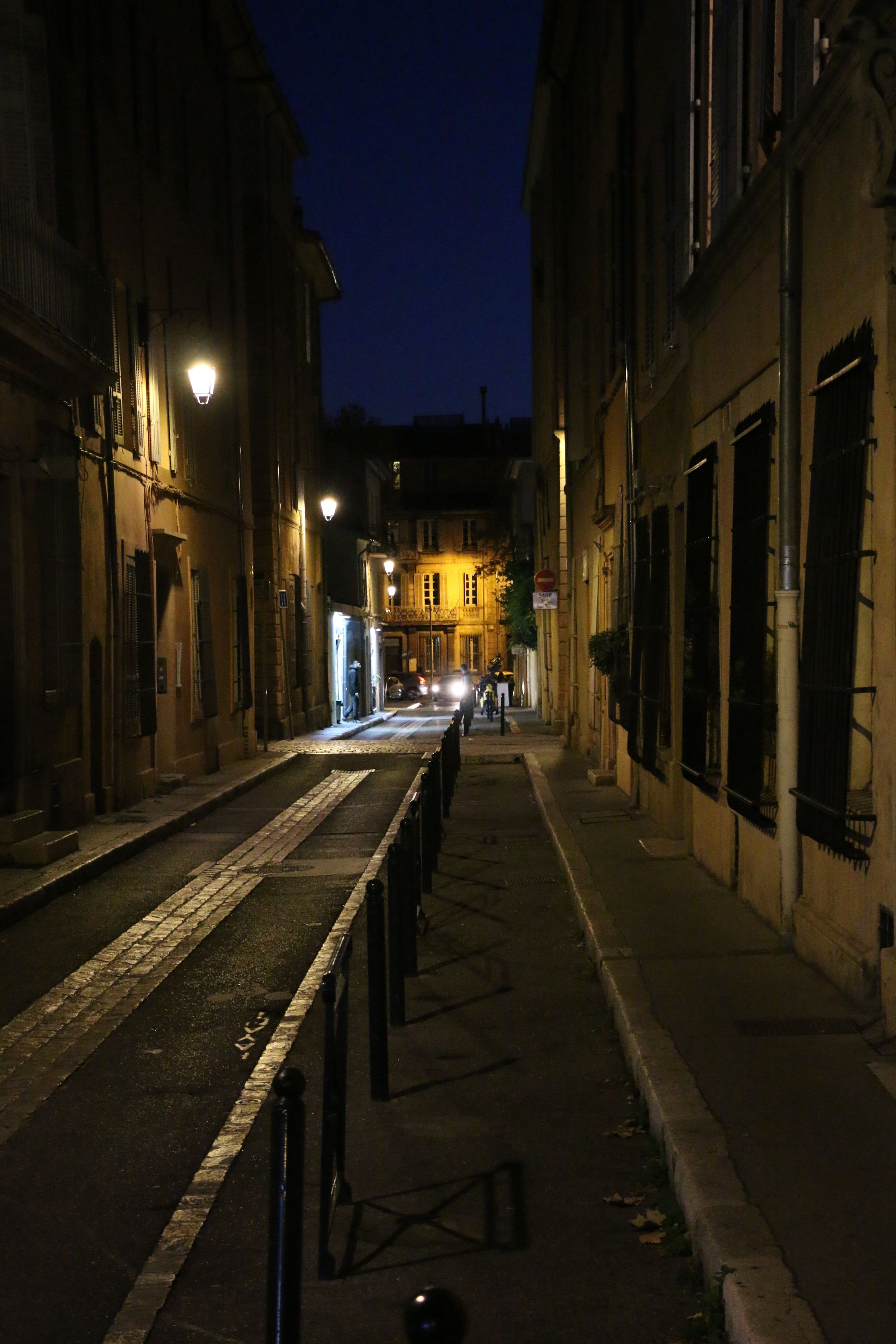 Aix de noite